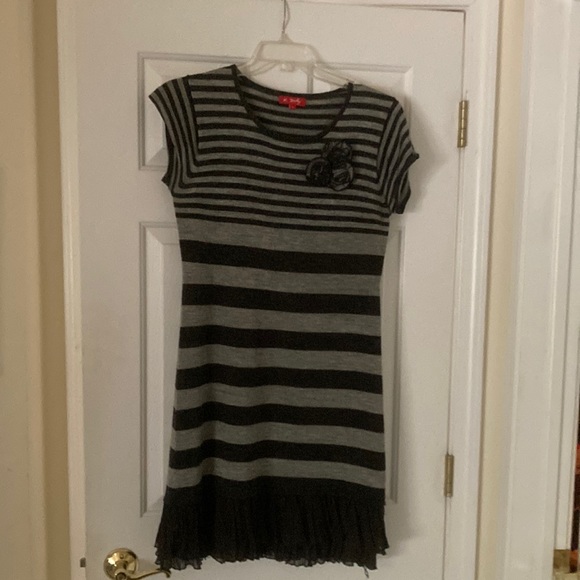 Stunning Derhy Sweater dress purchased in Paris. Grey and black. So sassy. - Picture 2 of 7